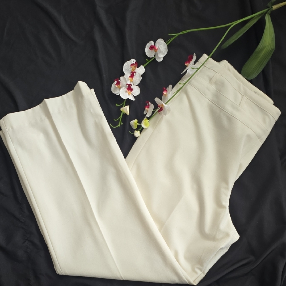 Larry Levine Off-White Women's Trousers